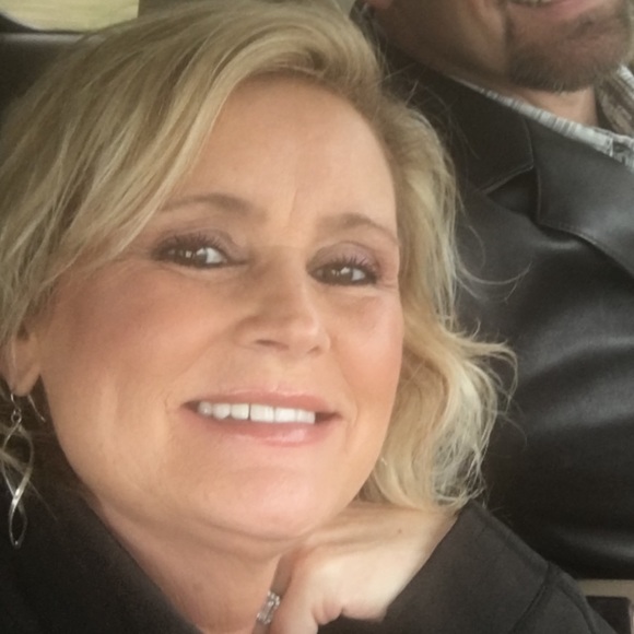 Profile Picture of Tammy Manshack (@2044davi) on Poshmark