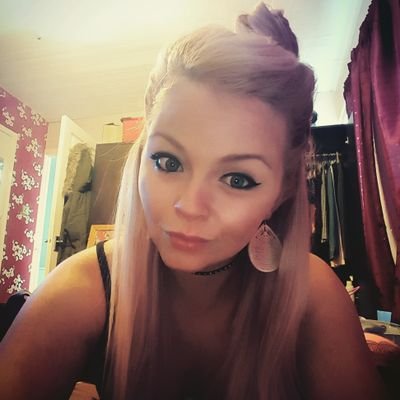 Profile Picture of Paula Cannon (@Paulalouise1994) on Twitter