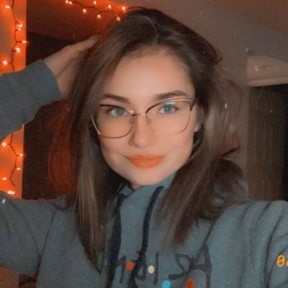 Profile Picture of Janette Moser (@nettybug00) on Poshmark