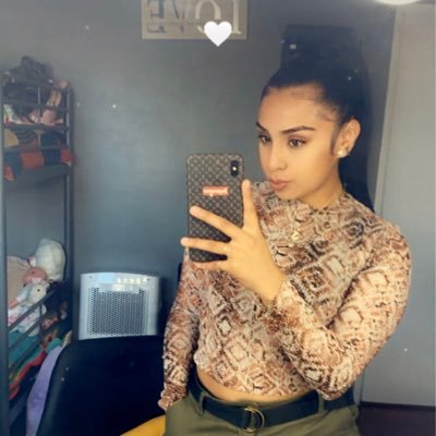 Profile Picture of M E L L Y ➰ (@calderon_melly) on Twitter