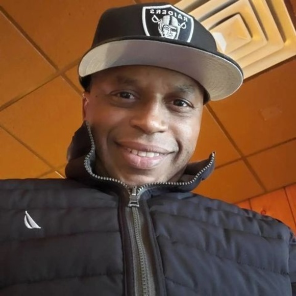 Profile Picture of Darrell Horne (@truromance10) on Poshmark