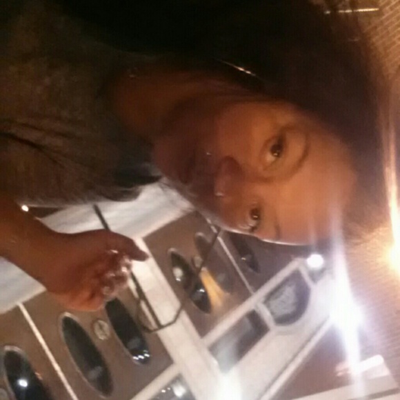 Profile Picture of Athenia Ayala (@athenia_ayala01) on Poshmark