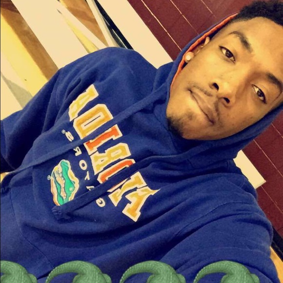 Profile Picture of Dwayne Randall (@dwaynewayn3) on Poshmark