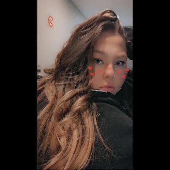 Profile Picture of Sabs Deneault (@sabsdeneault) on Poshmark