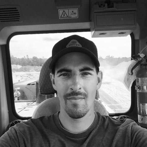 Profile Picture of Michael Cournoyer (@mick_mxz) on Poshmark