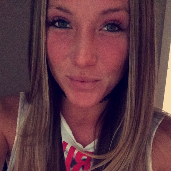 Courtney Cascella - Poshmark Profile Picture of Courtney Cascella (@ccascella19) on Poshmark