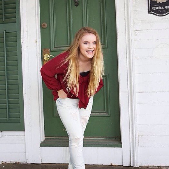 Profile Picture of Ashley Zendarski (@ashleyirenez) on Poshmark