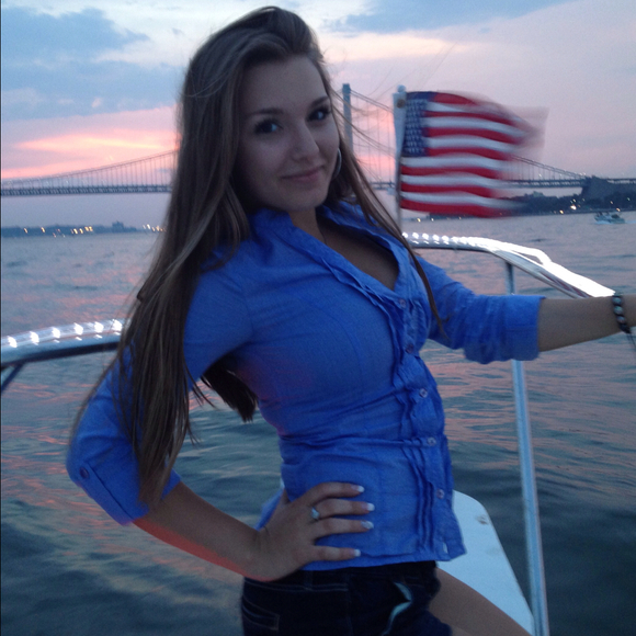 Profile Picture of Alexandra Shparberg (@allychkax3) on Poshmark