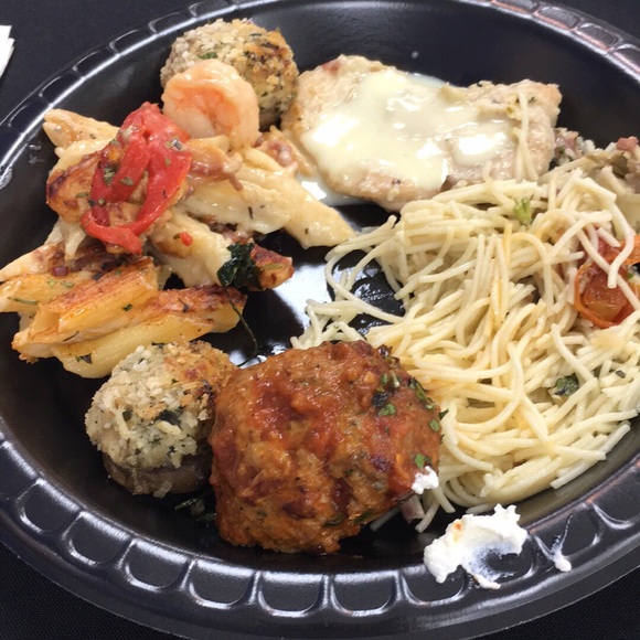 Profile Picture of Mackyn Orbeta (@mackyn13) on Poshmark