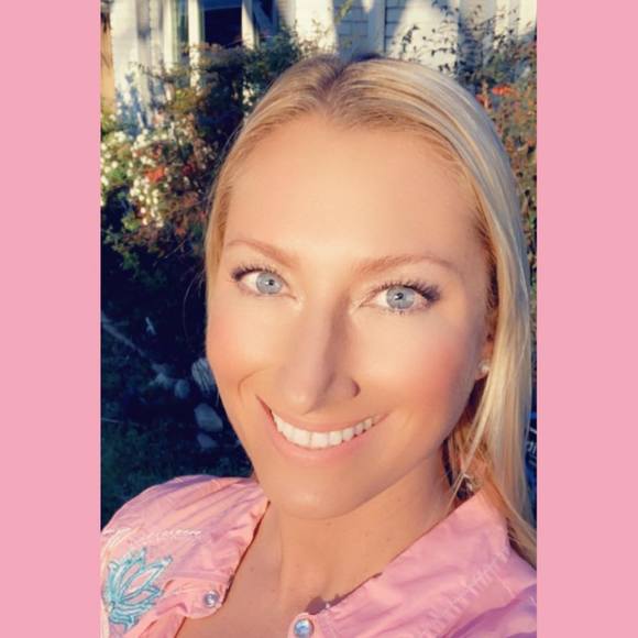 Profile Picture of Michelle Balousek (@m_balousek) on Poshmark