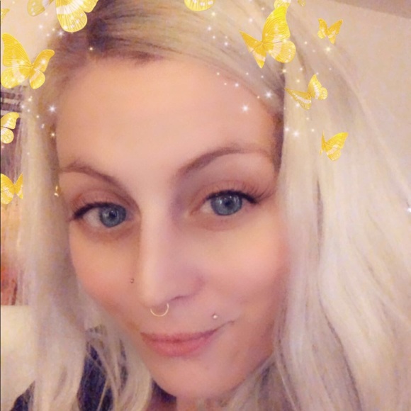 Profile Picture of Rachel Mouery (@karizma777) on Poshmark
