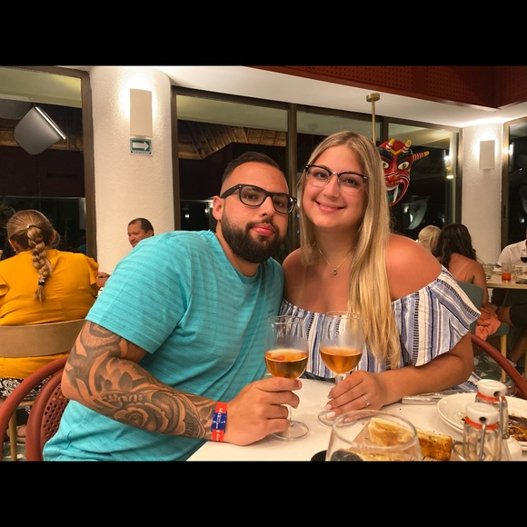 Profile Picture of Yeliany Acanda (@yacan001) on Poshmark