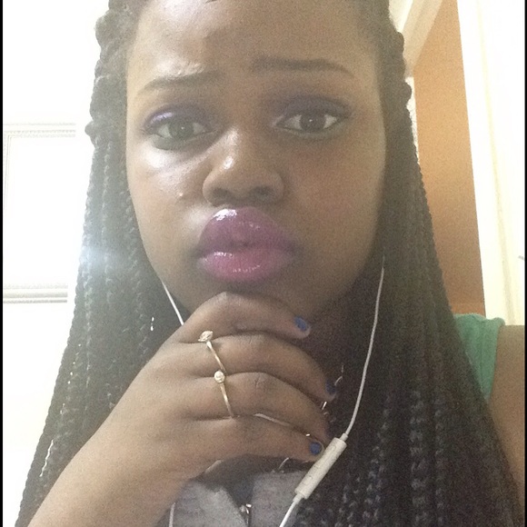 Profile Picture of Genesis Valentine (@sanaa_banks) on Poshmark