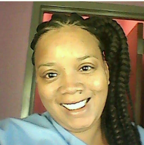 Profile Picture of Sotia Gulliford (@queenofgold) on Poshmark