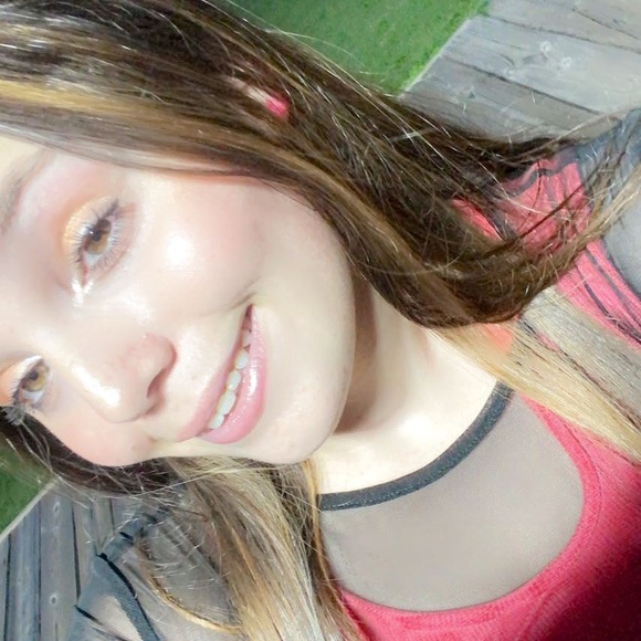 Profile Picture of Bailey Diebner (@baileydiebner) on Poshmark