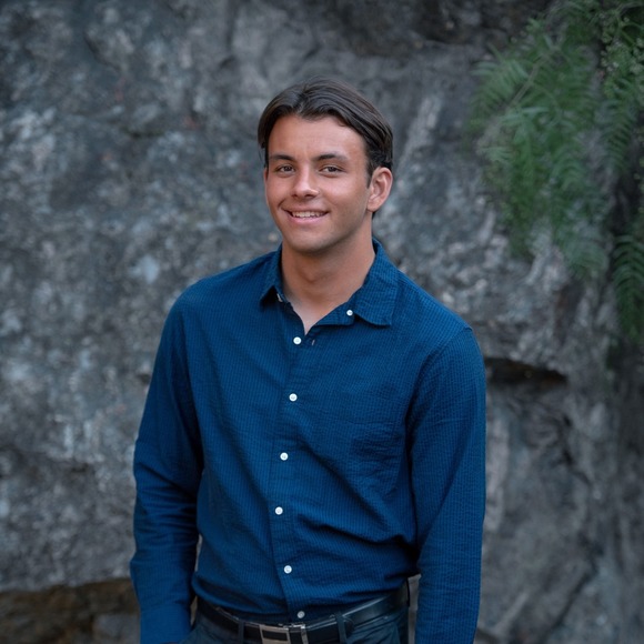 Profile Picture of Max Yaport (@yaportmax) on Poshmark