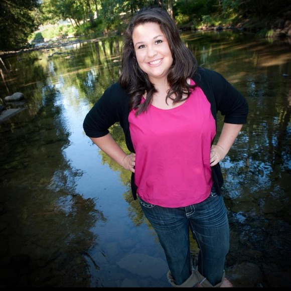 Profile Picture of Jenna Hakes (@hakesj) on Poshmark