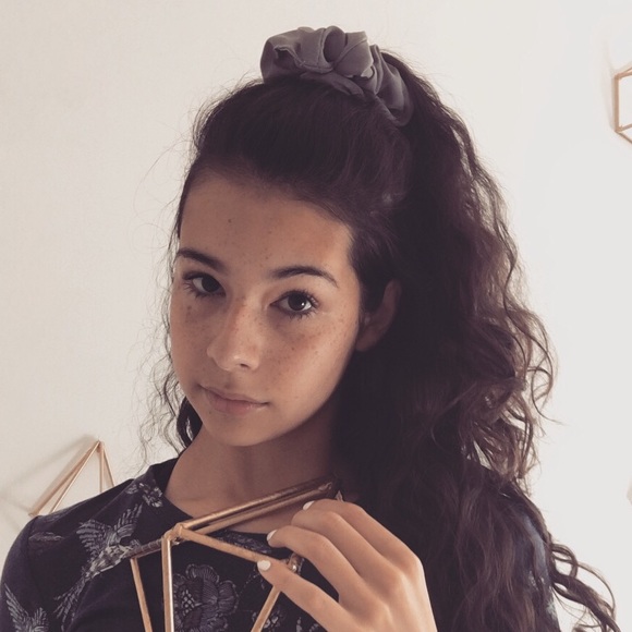 Profile Picture of Audrey Shade (@audreyshade12) on Poshmark