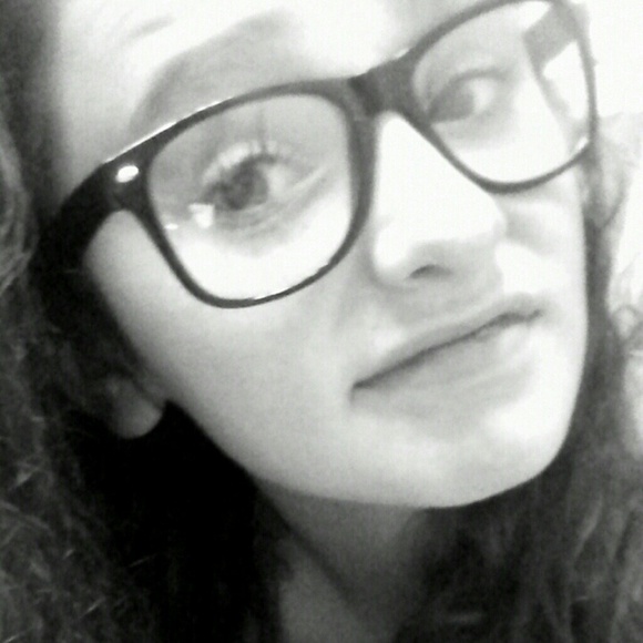 Sierra Sager - Poshmark Profile Picture of Sierra Sager (@sierra1229) on Poshmark