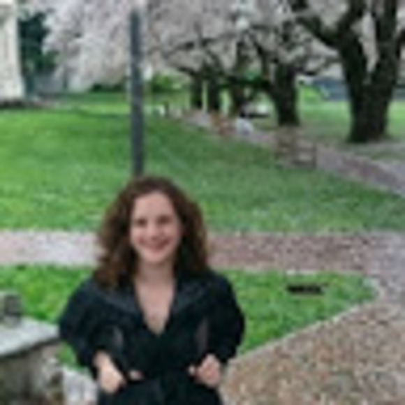 Profile Picture of Alex V (@alexv737) on Poshmark