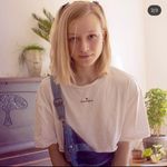 Profile Picture of Estelle Larra (@powderlostvi) on Instagram