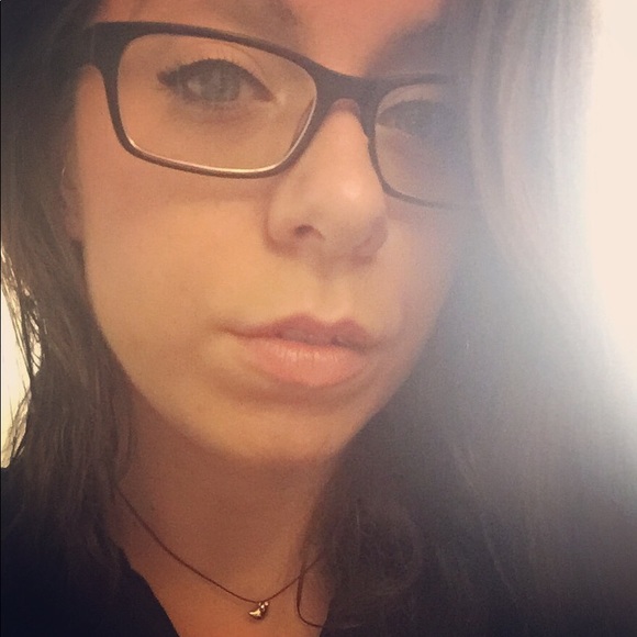 Profile Picture of Andrea Casey (@drdre14) on Poshmark