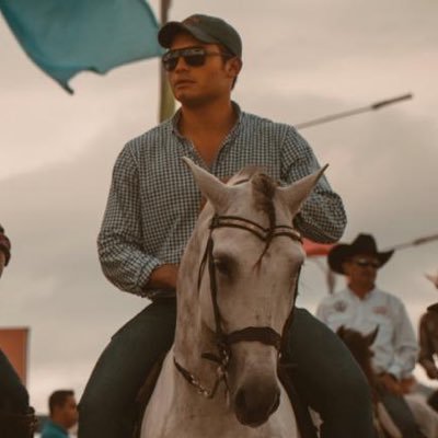 Profile Picture of Juan Vides (@jvides17) on Twitter