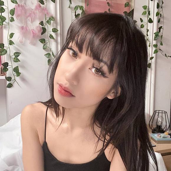 Profile Picture of Leia Lopéz (@lilbunnyshop) on Poshmark