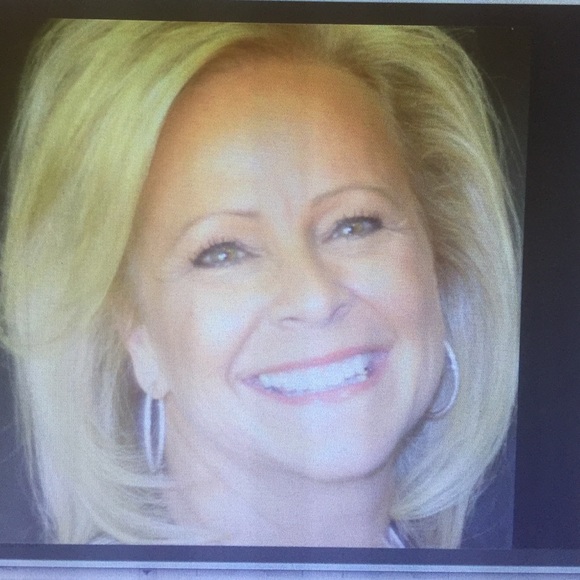 Profile Picture of Cheryl Fritze (@cafritze) on Poshmark