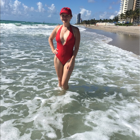 Profile Picture of Isabella Perlovich (@isabella6113) on Poshmark