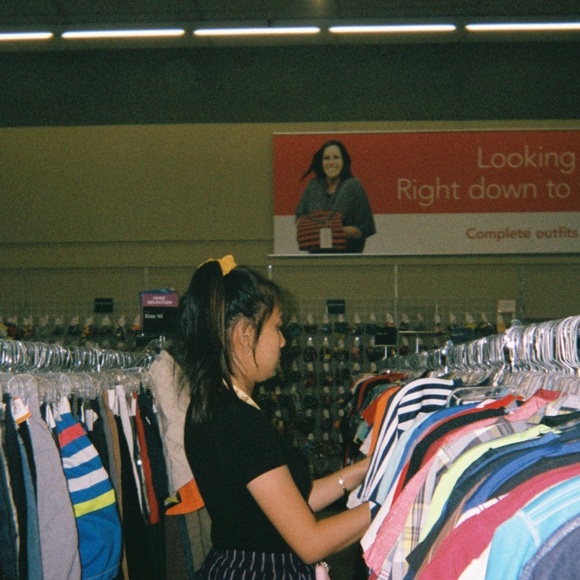 Profile Picture of Yvette Nguyen (@yvettennn) on Poshmark