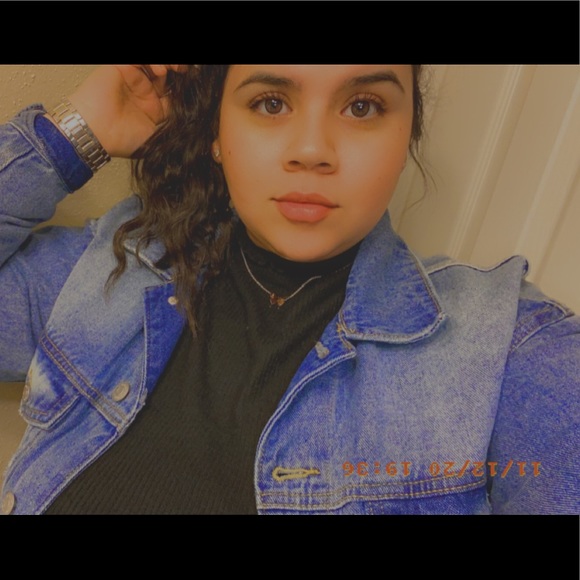 Profile Picture of Sabrina Echavarria (@_sabrinamarie3) on Poshmark