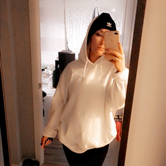 Profile Picture of Crystal Tong (@dassikk__) on Poshmark