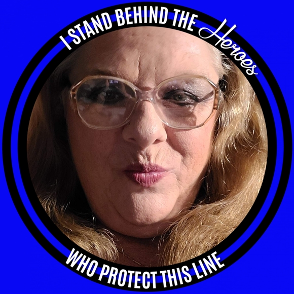 Profile Picture of Roberta Frye-bierman (@paradise_1962) on Poshmark