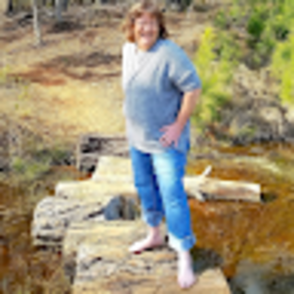 Profile Picture of Kim Shook (@kdsh00ky) on Poshmark