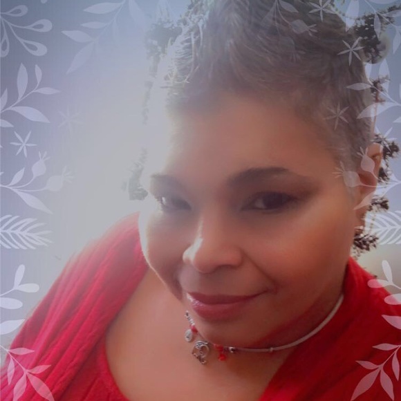 Profile Picture of Madeline Caraballo (@boricuasexy) on Poshmark