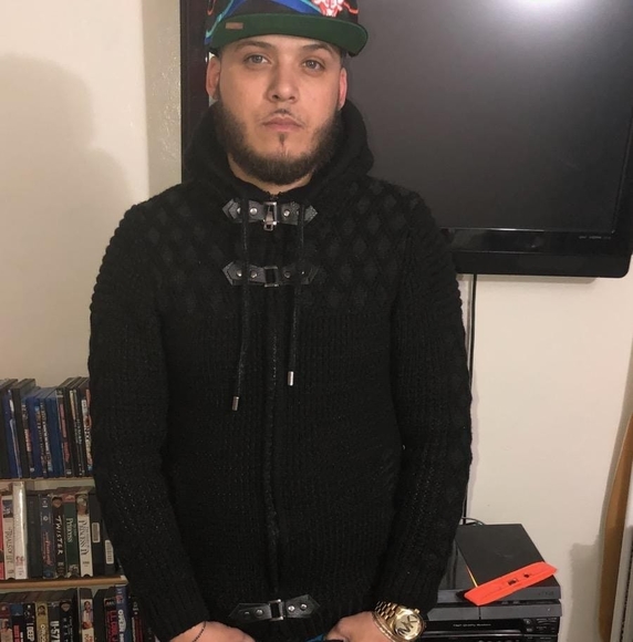 Profile Picture of Mike Cruz (@jonramos20201) on Poshmark