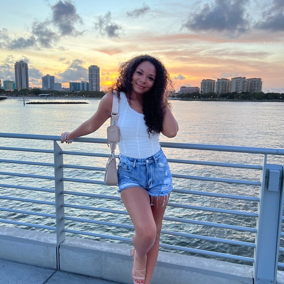 Profile Picture of Christina Kaczmarek (@christinak125) on Poshmark