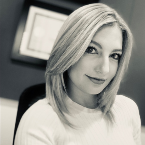 Profile Picture of Jeanette Huisman (@jeanettevbeek) on Poshmark