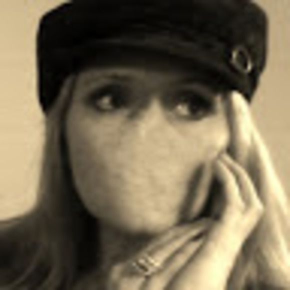 Profile Picture of Laura Audino (@laurasinkspot) on Poshmark