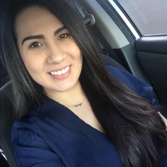 Profile Picture of Maria Cabrales (@miav1013) on Poshmark