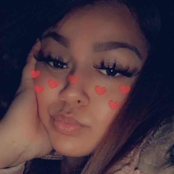 Jazmine Jazmine - Poshmark Profile Picture of Jazmine Jazmine (@prettyvibes960) on Poshmark