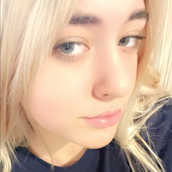 Profile Picture of Haley Cooley (@haleycooley587) on Poshmark