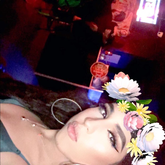 Profile Picture of Ivy Lopez (@ivyoneday) on Poshmark