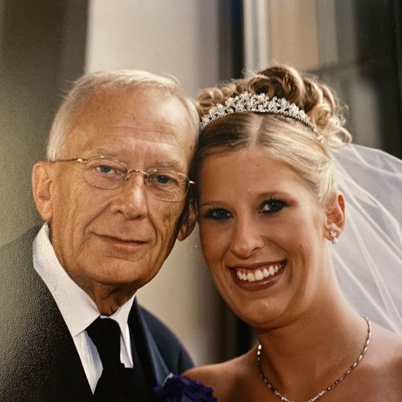 Profile Picture of Kendra Osness (@kenoz34) on Poshmark