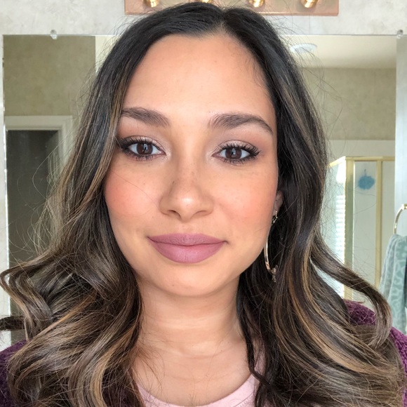 Profile Picture of Leah Rutledge (@leahindira) on Poshmark