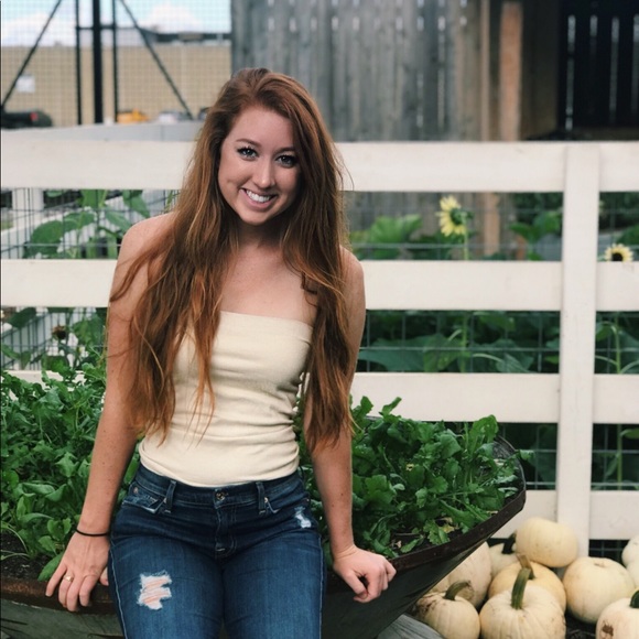 Hannah Haltom - Poshmark Profile Picture of Hannah Haltom (@hannahhaltom55) on Poshmark