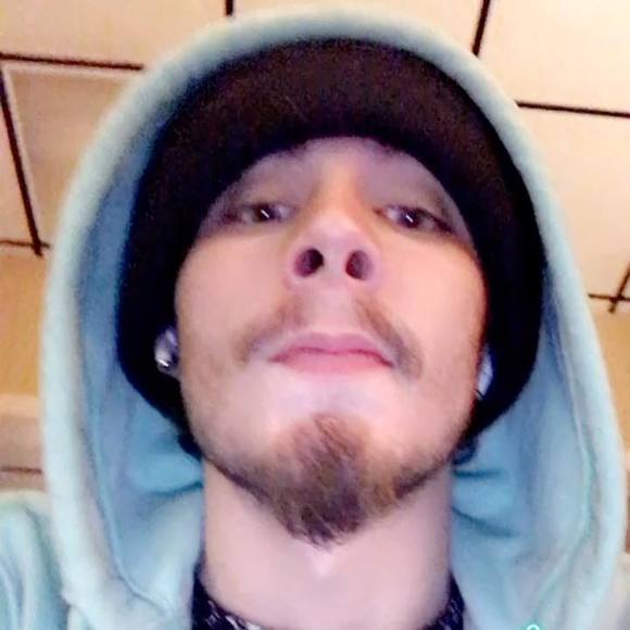 Profile Picture of Chris Everhart (@melodymusick33) on Poshmark