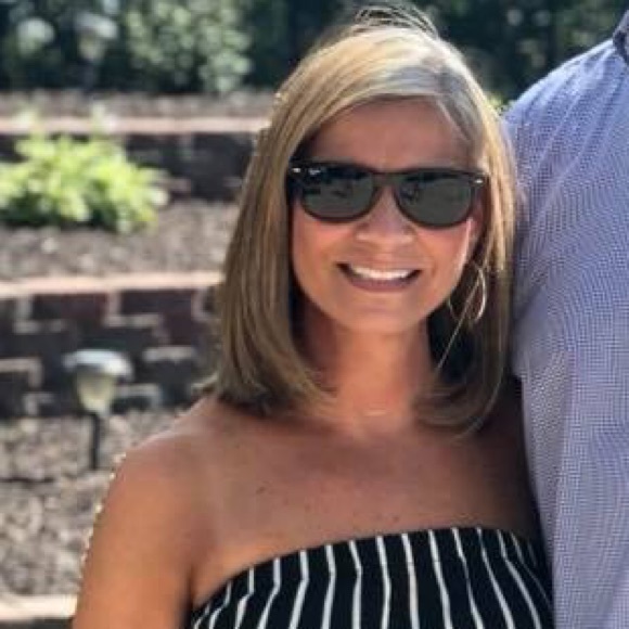 Profile Picture of Kim Henning (@henning5) on Poshmark
