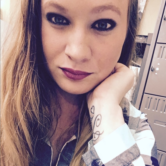 Profile Picture of Katelyn Fowler (@kfowler93) on Poshmark